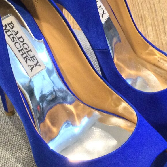 Badgley Mischka Women's Kiara Peep Toe Satin Platform High-Heel Pumps - Picture 4 of 11